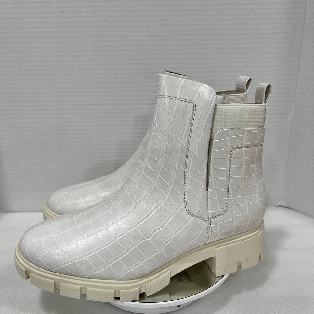 Journee Collection Jeeva Zip Block Heel Bootie. Size 9.‎ Color Ivory - Picture 5 of 6